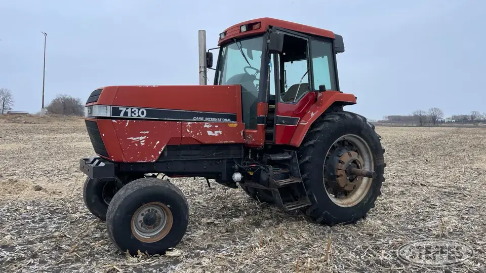 1987 Case IH 7130 2WD Tractor