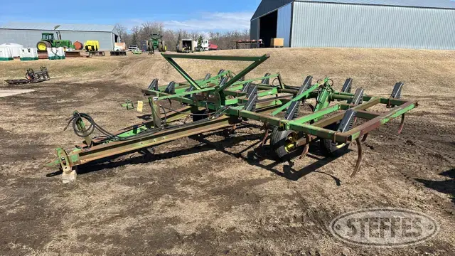 John Deere 610