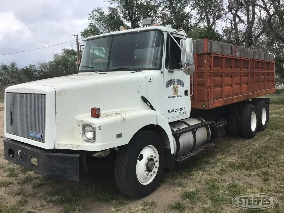1992 WhiteGMC Tandem Boxed Truck