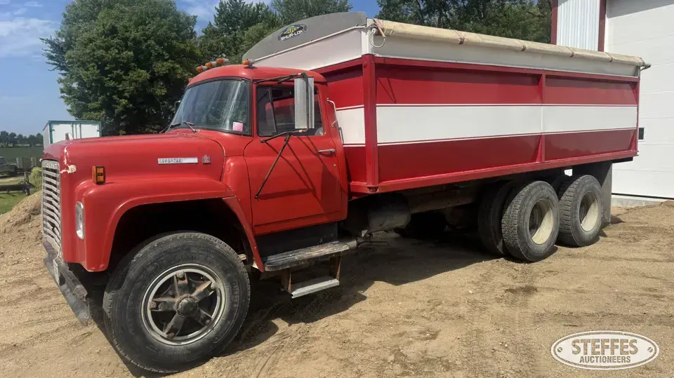1975 International Loadstar 1800 Grain Truck
