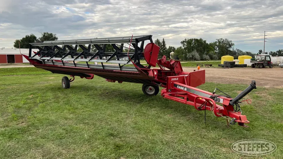 Case IH 8220 Pull-Type Swather