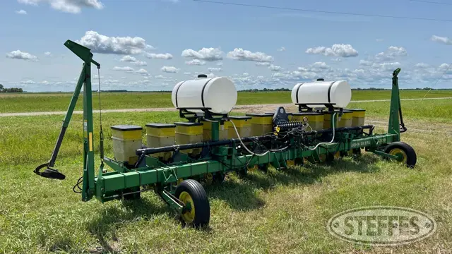 John Deere 7300