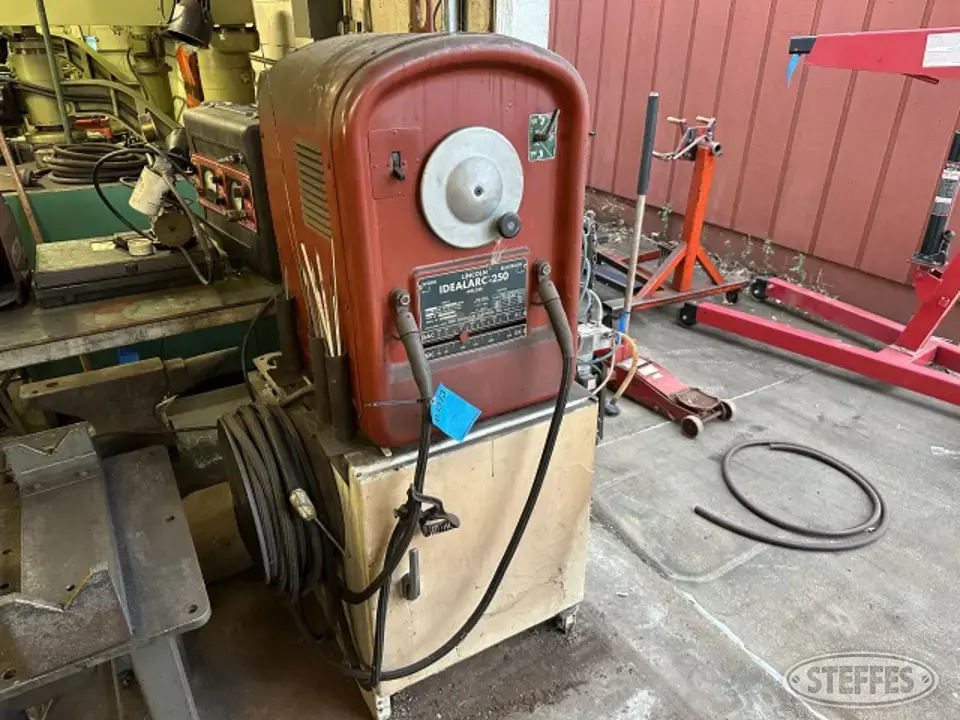 Lincoln Idealarc-250 Welding