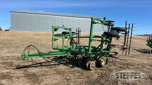 John Deere 1610