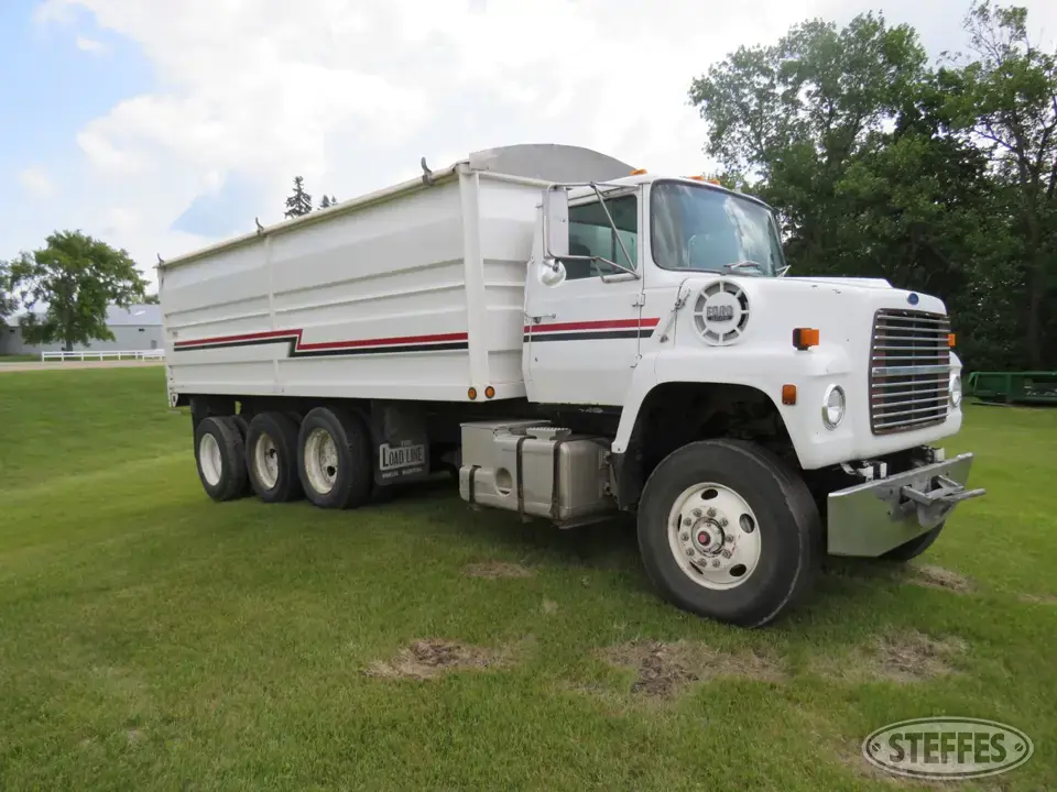 1985 Ford L9000 Tri-Axle Boxed Truck