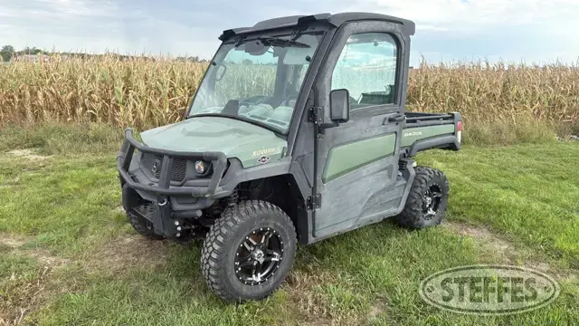 2021 John Deere Gator XUV835R