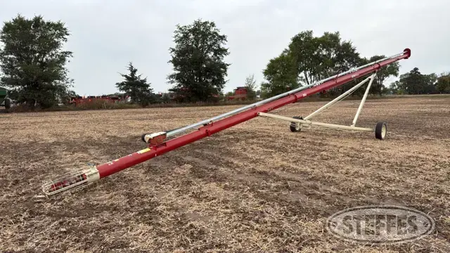 Buhler Farm King 861