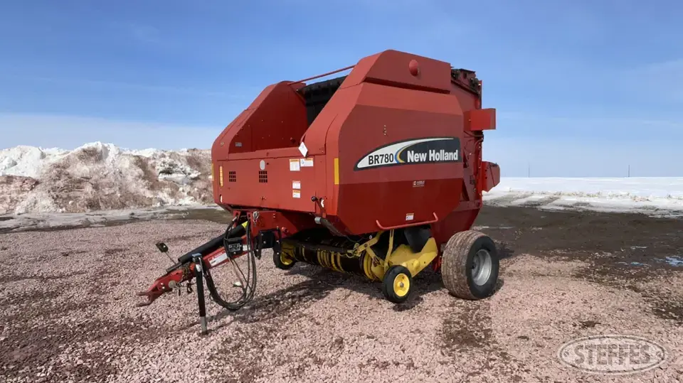 2005 New Holland BR780 Round Baler