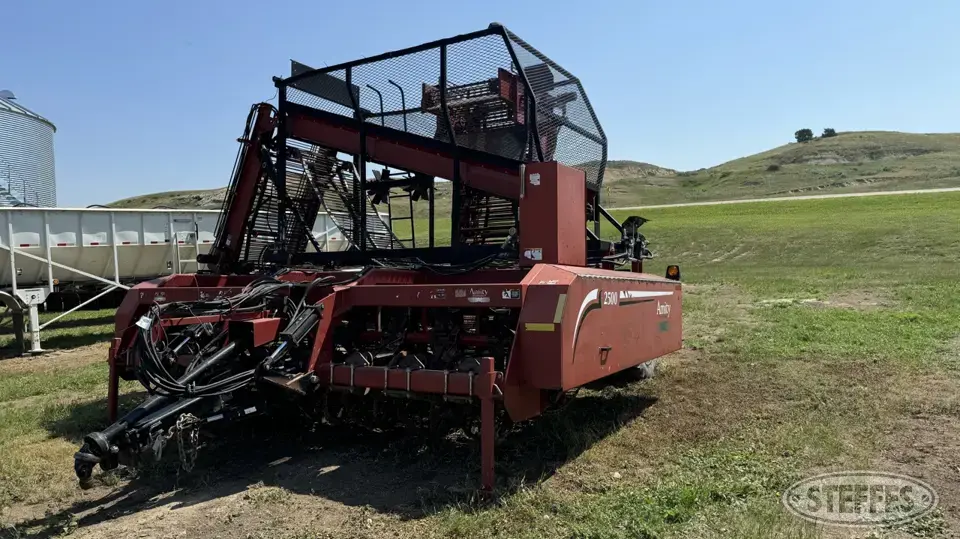 Amity 2500 Sugarbeet Harvester