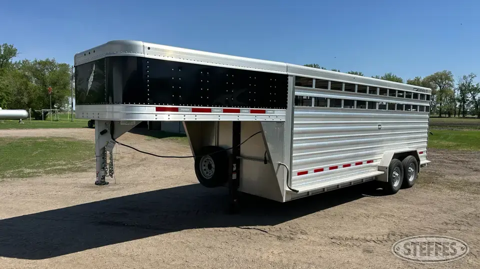 2017 Featherlite 8127-7020-STD Gooseneck Livestock Trailer
