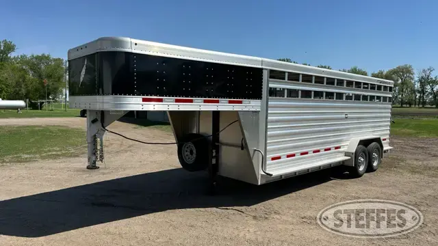 2017 Featherlite 8127-7020-STD