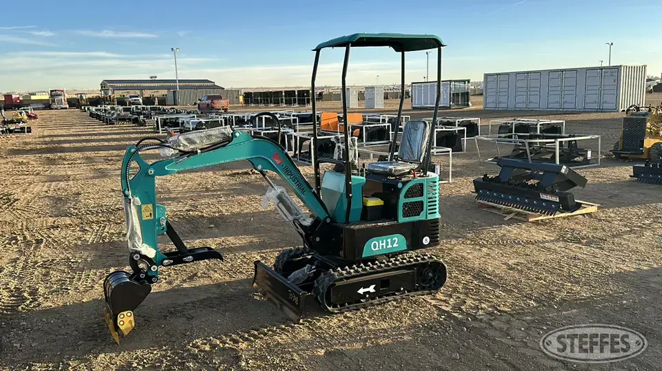 2023 AGT QH12 Mini-Excavator