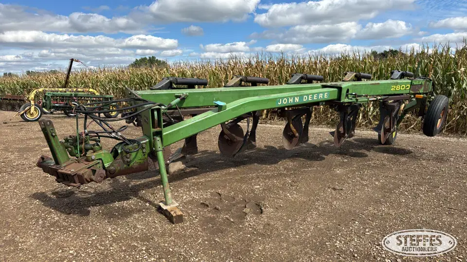 John Deere 2800 Plow