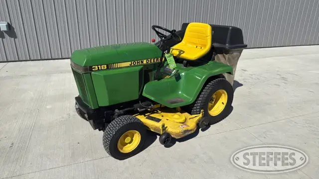 John Deere 318