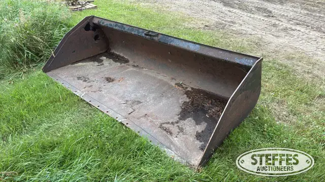 Skid steer bucket