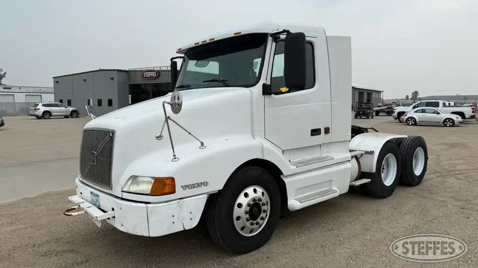 1999 Volvo VN Conventional Truck without Sleeper