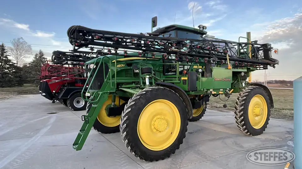 2013 John Deere 4830 Self-Propelled Sprayer