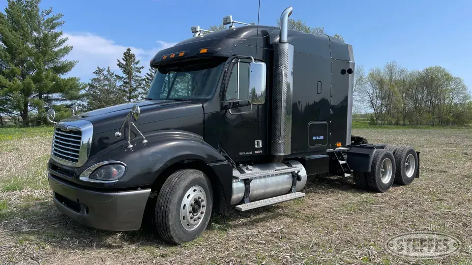 2009 Freightliner Columbia 120 Conventional Truck with Sleeper