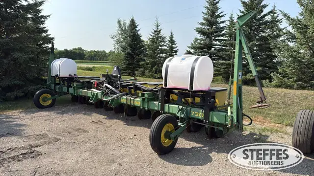 John Deere 7300 MaxEmerge 2