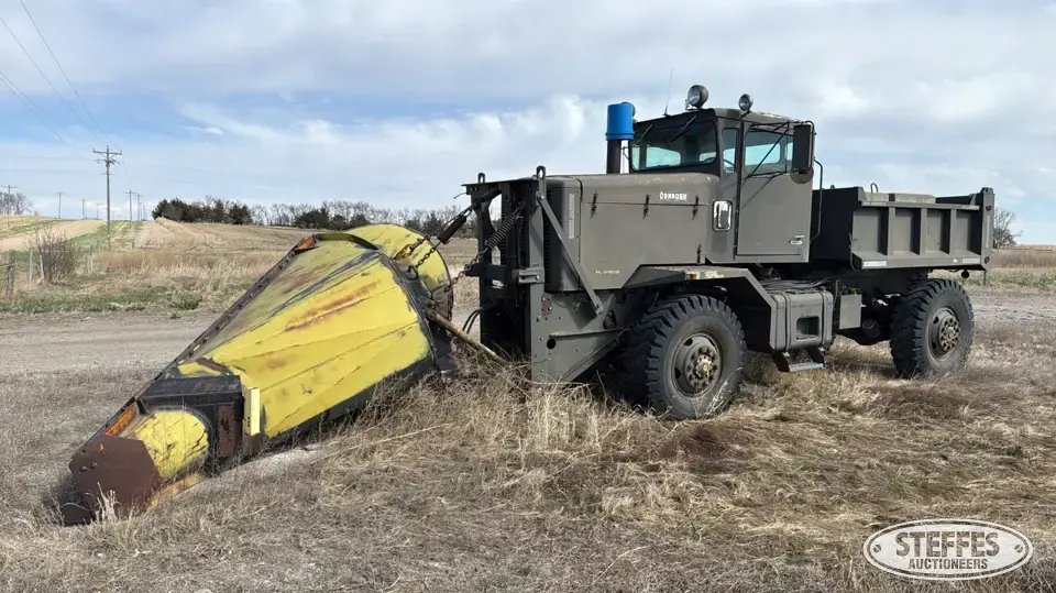 1987 Oshkosh WT-2206 Plow-Spreader Truck