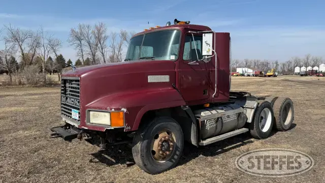 1998 Mack CH613