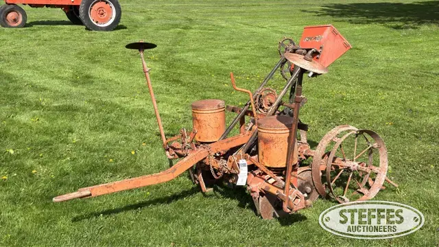 Allis-Chalmers planter