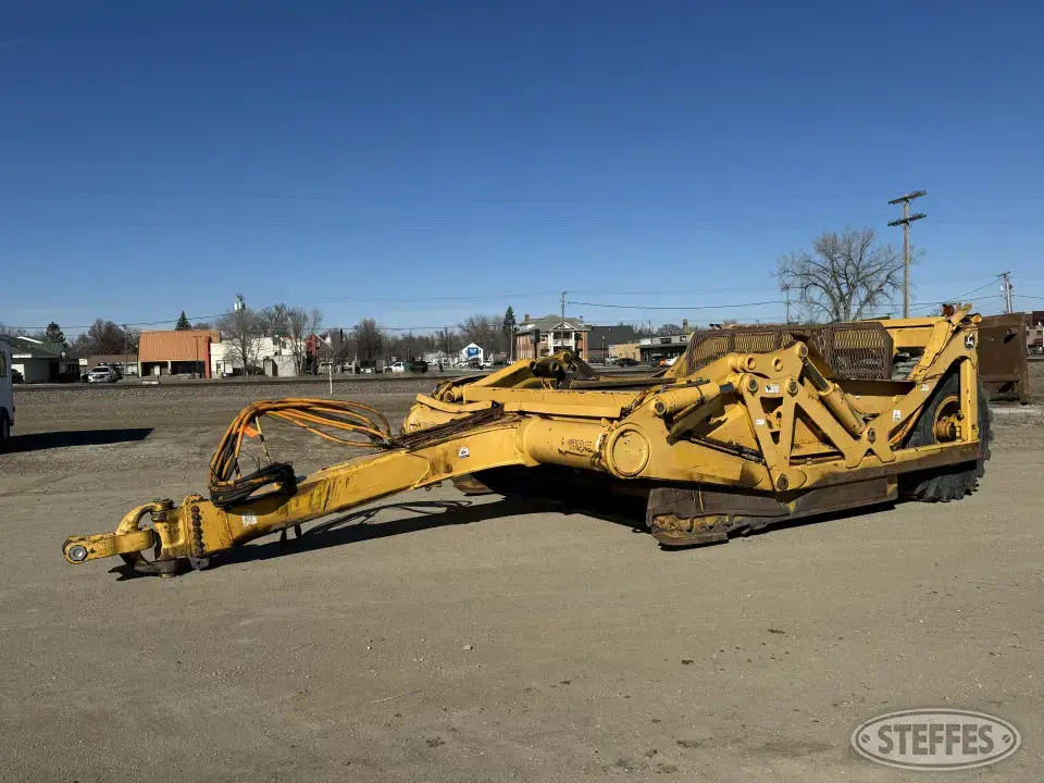 2000 John Deere 1810E Pull Scraper