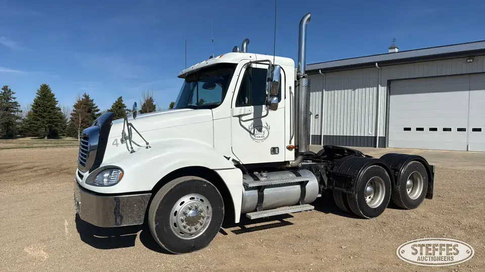 2004 Freightliner Columbia 120 Conventional Truck without Sleeper