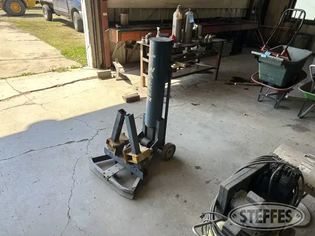 Walker 93696