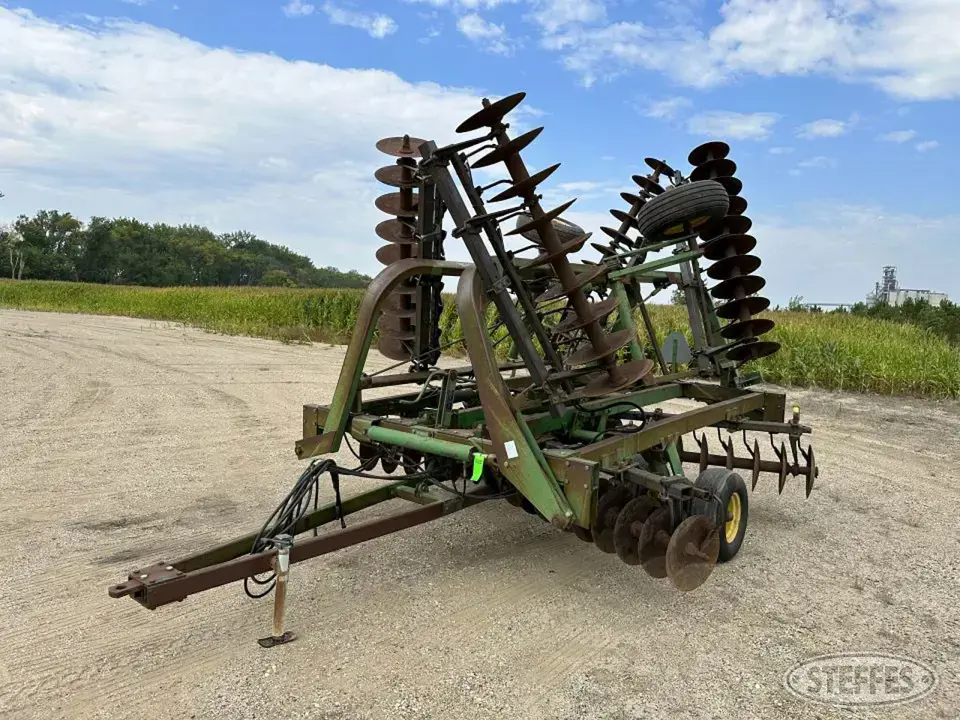 John Deere 235 Disc