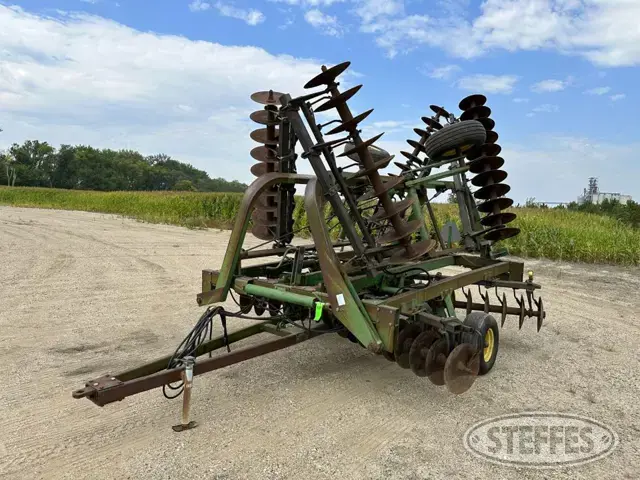 John Deere 235