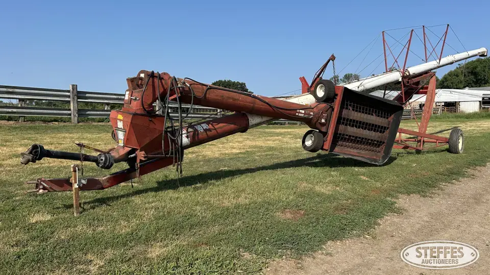 Feterl swing hopper auger
