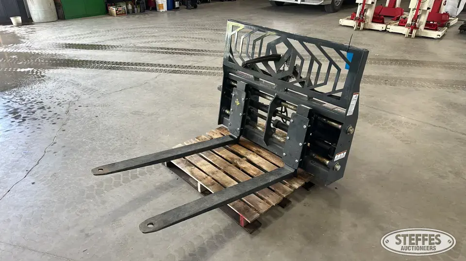 Virnig hyd. pallet forks Skid Steer Fork