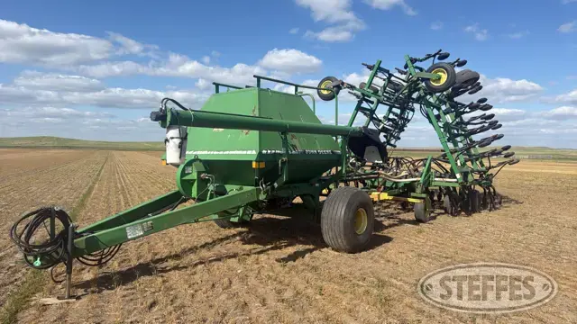 John Deere 610