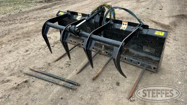 2015 CAT manure grapple