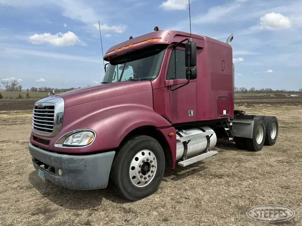 2006 Freightliner Columbia Conventional Truck with Sleeper