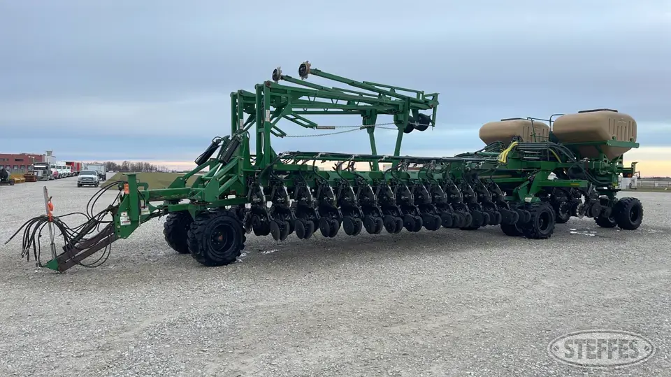 Great Plains YP-2425 12 or More Row Planter