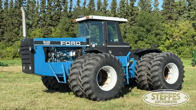 1990 Ford Versatile 946