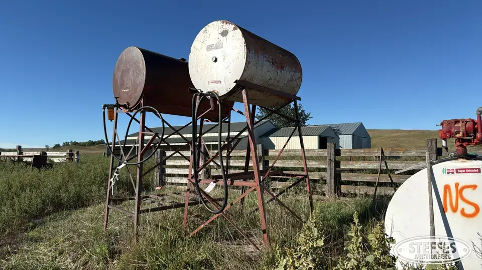 Silver 350 gal. horizontal fuel tank
