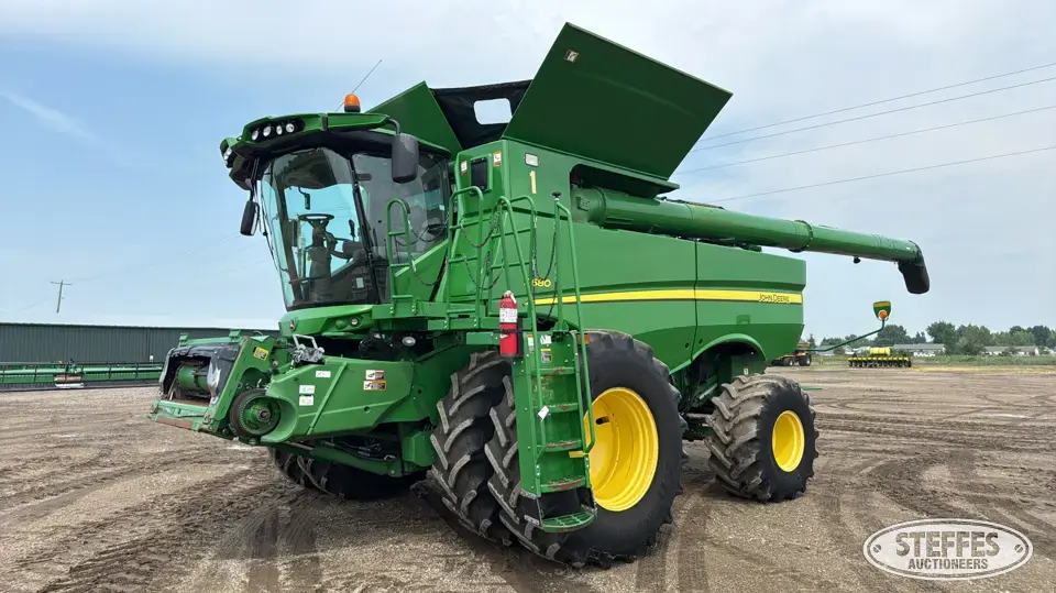 2012 John Deere S680 Combine