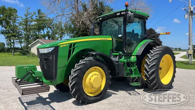 2013 John Deere 8235R