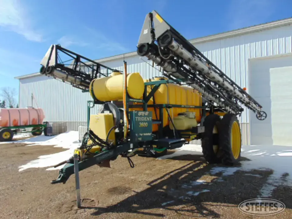 2004 Spray Air Pull-Type Sprayer