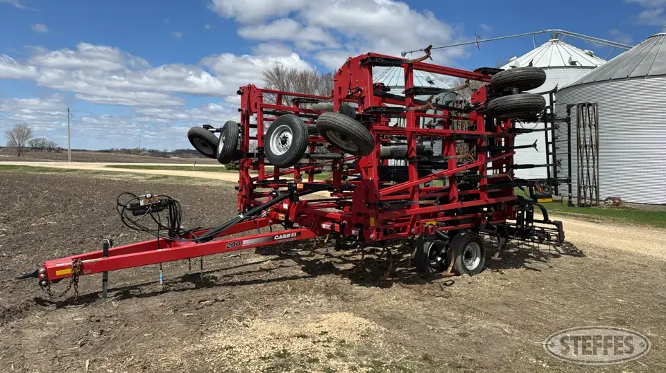 Case IH Tiger-Mate 200 Field Cultivator