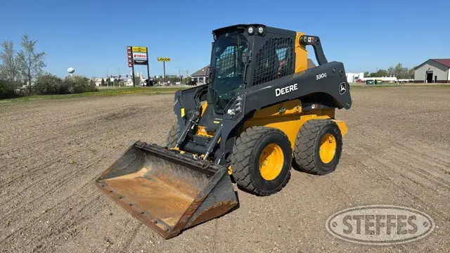 2017 Deere 330G