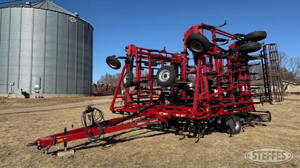 2013 Case IH Tiger-Mate 200 Field Cultivator