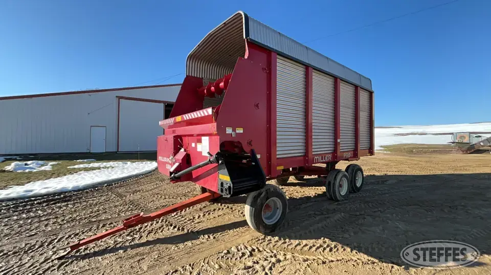 Miller Pro 5300 Forage Wagon