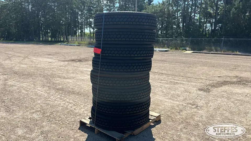 (8) Invovic FM750 11R24.5 tires Truck Tire