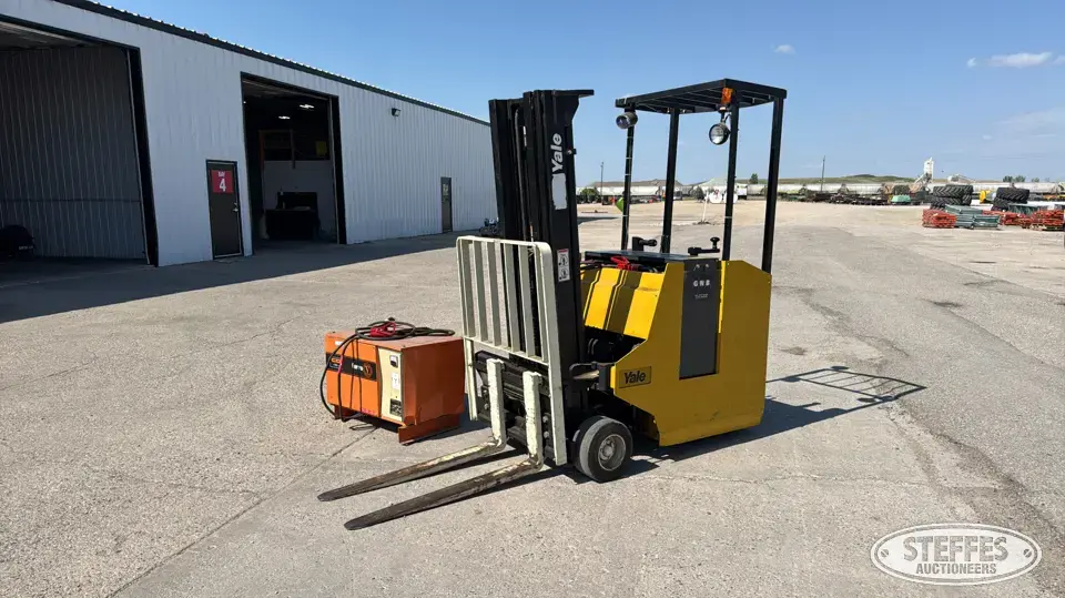1996 Yale ESC030ABN24SE083 Warehouse Forklift