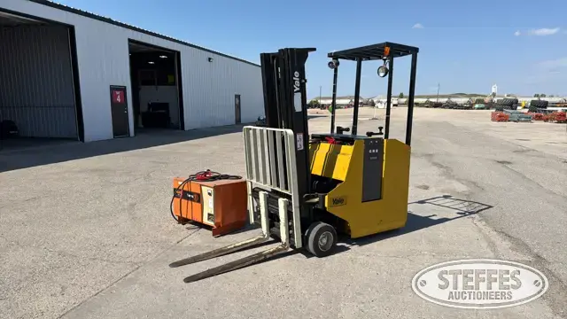1996 Yale ESC030ABN24SE083