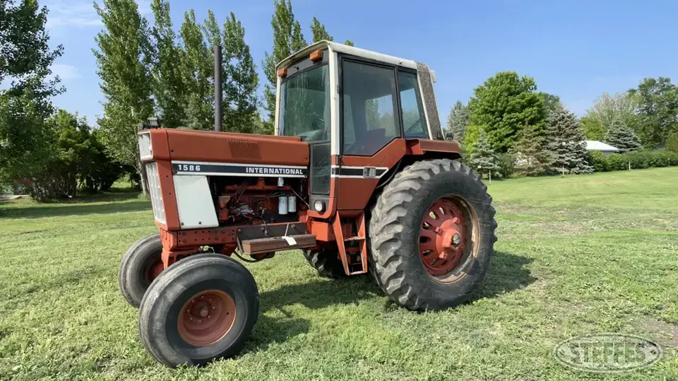 1976 International 1586 2WD Tractor